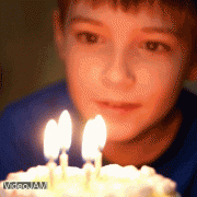 <b>的鞋子正在积水中溅起水花</b>