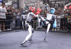 跳高赛区传来“哐当”巨