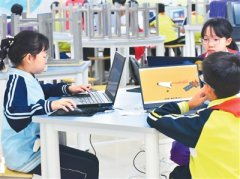 可以或许通过复杂的锻炼数据集沉现并融合已有